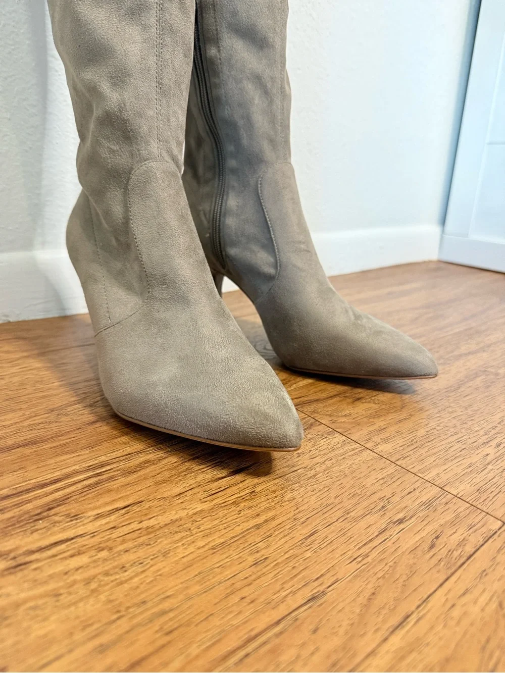 NWOT Vince Camuto Women’s Taupe Over-the-Knee Boots Size 7.5M Pointed Toe